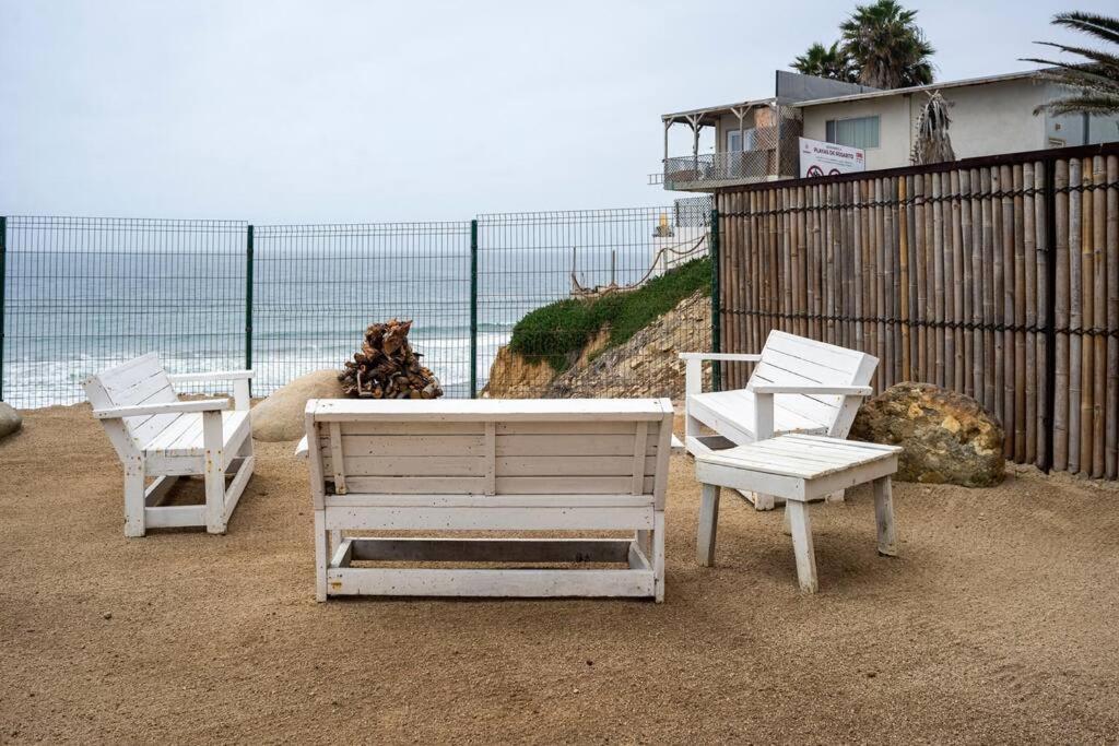 Triton'S Playhouse Beachfront Primo Tapia Exterior photo