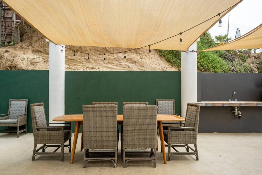 Triton'S Playhouse Beachfront Primo Tapia Exterior photo