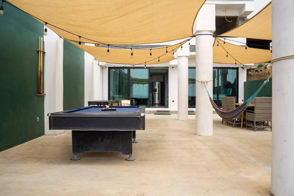 Triton'S Playhouse Beachfront Primo Tapia Exterior photo